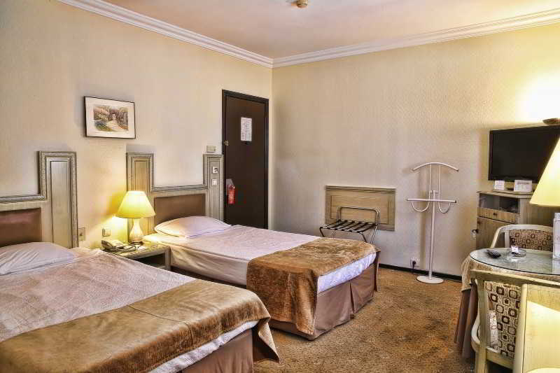 Guenes Hotel Merter イスタンブール エクステリア 写真