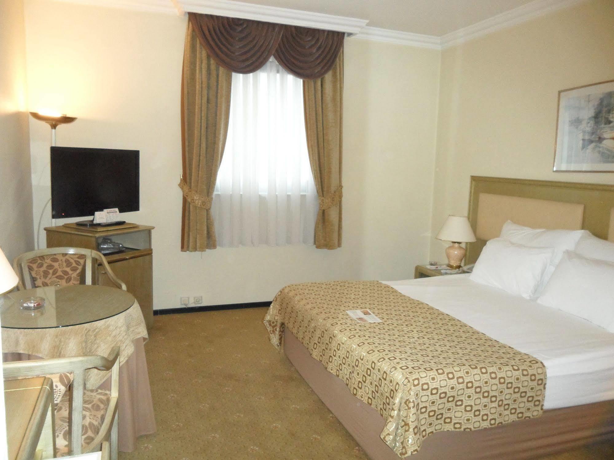 Guenes Hotel Merter イスタンブール エクステリア 写真