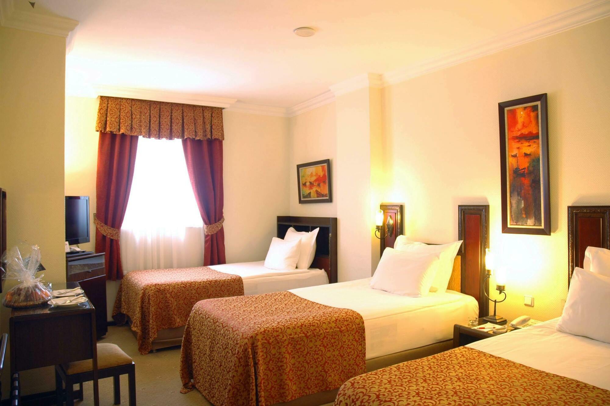 Guenes Hotel Merter イスタンブール エクステリア 写真